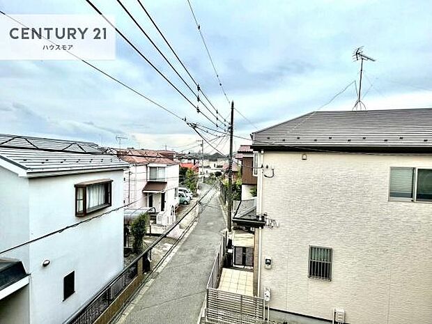 晴れた日には青い空を見渡せる開放的な時間を楽しめます。気持ちの良い風が通り抜ける街並みです!