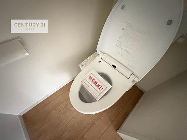 1・2階にトイレがございます!朝の忙しい時間帯も待たずにすみそうですね。白を基調とした清潔感のあるトイレでお手入れがしやすいです!