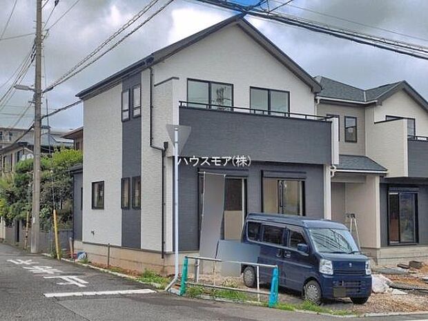駐車スペースは2台分あります！セカンドカーはもちろん、バイクや自転車なども置き場所に困りません。