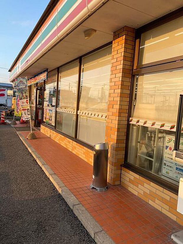 セブンイレブン藤代駅南口店まで100m