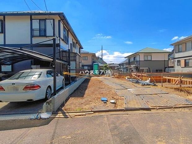 駐車スペースは2台分あります！セカンドカーはもちろん、バイクや自転車なども置き場所に困りません。