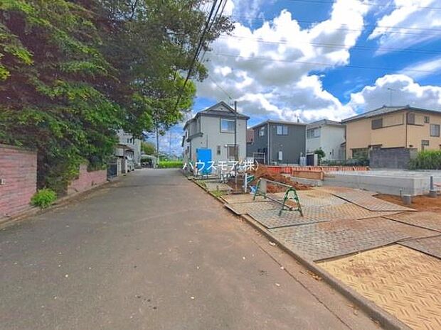 前面道路6m!陽当り良好な立地です。車庫入れが苦手な方も安心ですね。【現地販売会開催中】
