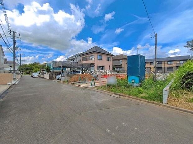 前面道路6m!陽当り良好な立地です。車庫入れが苦手な方も安心ですね。【現地販売会開催中】