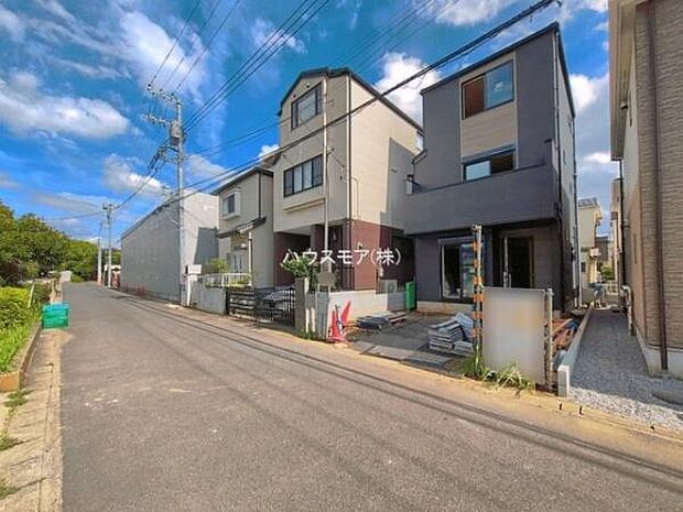 前面道路5.3ｍ！車庫入れが苦手な方も安心ですね。