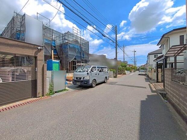 前面道路6m!陽当り良好な立地です。車庫入れが苦手な方も安心ですね。