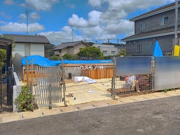 駐車スペースは2台分あります!セカンドカーはもちろん、バイクや自転車なども置き場所に困りません。