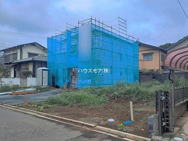 駐車スペースは2台分あります!セカンドカーはもちろん、バイクや自転車なども置き場所に困りません。