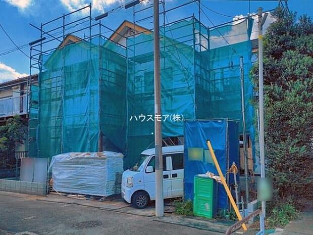 駐車スペースは2台分あります！セカンドカーはもちろん、バイクや自転車なども置き場所に困りません。