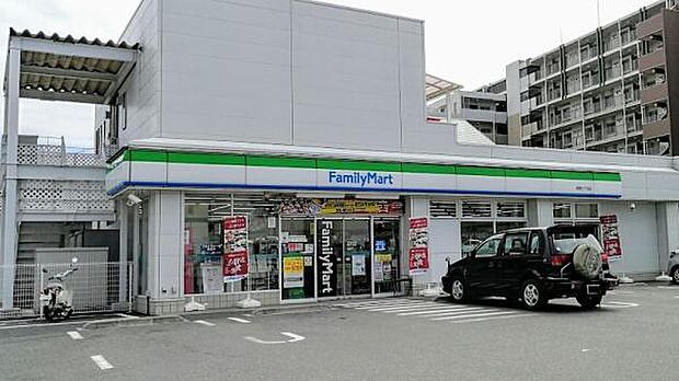 ファミリーマート西原三丁目店まで689m