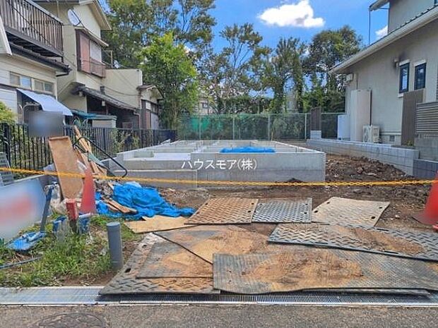駐車スペースは2台分あります!セカンドカーはもちろん、バイクや自転車なども置き場所に困りません。