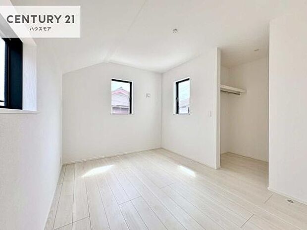 掃き出し窓がないお部屋は、お子様のお部屋としても安心です！収納スペースも充実しているので散らかったお部屋をサッと片付けられます！【現地販売会開催中】