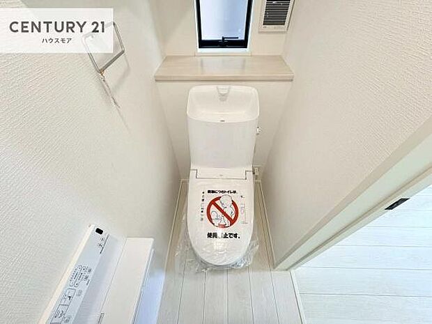 1・2階にトイレがございます！朝の忙しい時間帯も待たずにすみそうですね。白を基調とした清潔感のあるトイレでお手入れがしやすいです！【現地販売会開催中】