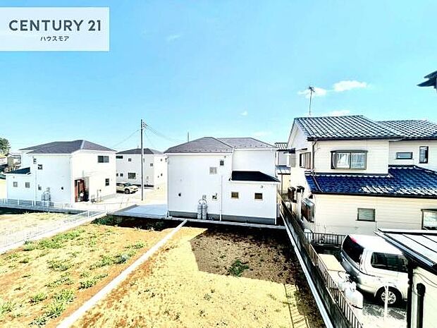 晴れた日には青い空を見渡せる開放的な時間を楽しめます。気持ちの良い風が通り抜ける街並みです!