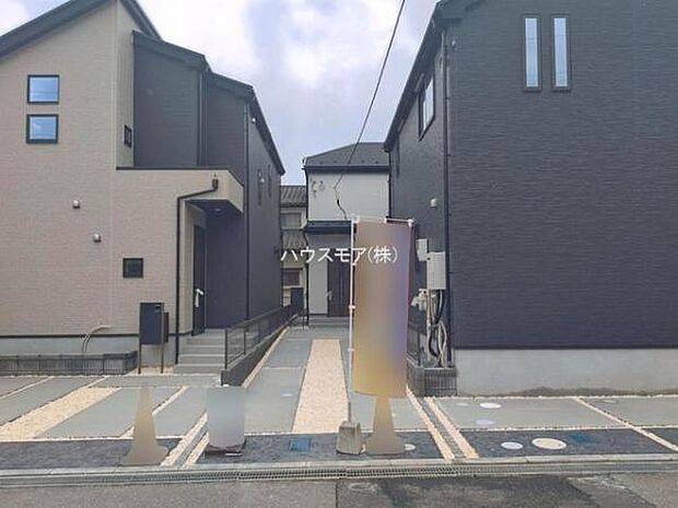 駐車スペースは2台分あります!セカンドカーはもちろん、バイクや自転車なども置き場所に困りません。