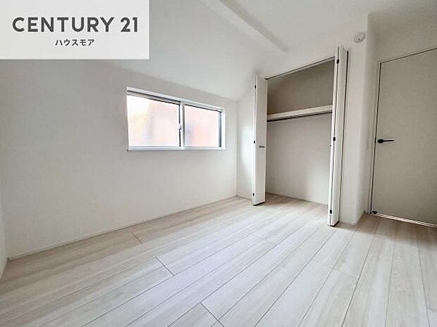掃き出し窓がないお部屋は、お子様のお部屋としても安心です！収納スペースも充実しているので散らかったお部屋をサッと片付けられます！【現地販売会開催中】