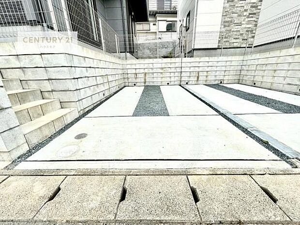 カースペース付きなのでマイカーをお持ちの方も安心ですね!ぜひ現地にてお確かめくださいませ!