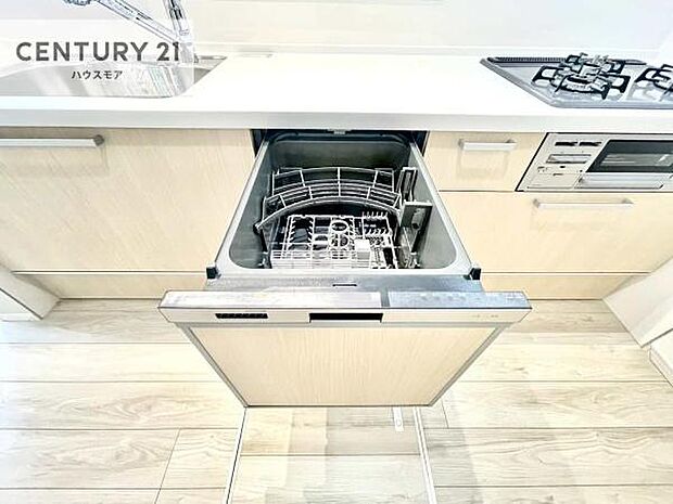 食洗機付きのキッチンです!忙しい時や手荒れ防止として大変活躍する便利な仕様です!ビルトインなのでキッチンの場所を取らず調理スペースを広く使うことが出来ます!
