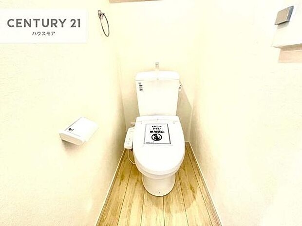 1・2階にトイレがございます!朝の忙しい時間帯も待たずにすみそうですね。白を基調とした清潔感のあるトイレでお手入れがしやすいです!