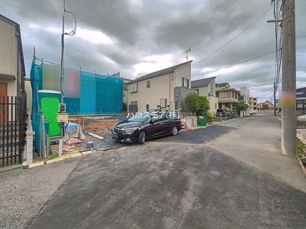 前面道路6m!陽当り良好な立地です。車庫入れが苦手な方も安心ですね。