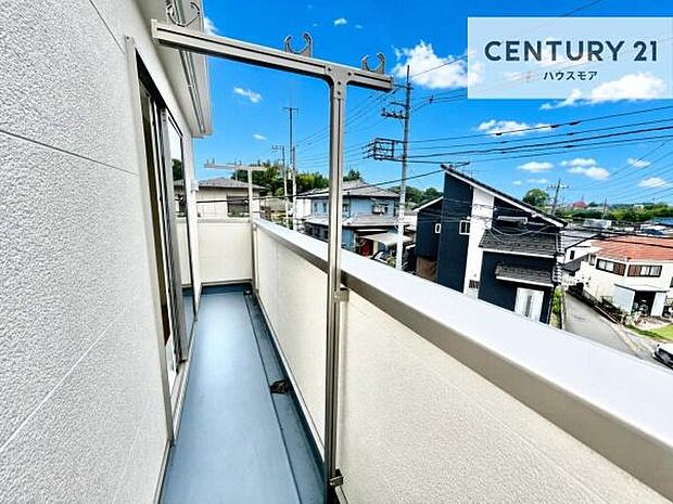 陽当たり良好なバルコニーです!晴れた日には青い空を見渡せる開放的な時間を楽しめます。