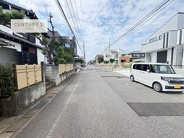 前面道路8m車庫入れが苦手な方も安心ですね。