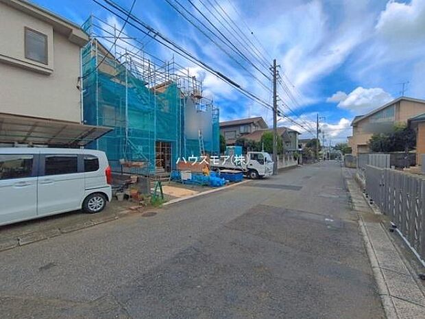 前面道路6ｍ！陽当り良好な立地です。車庫入れが苦手な方も安心ですね。