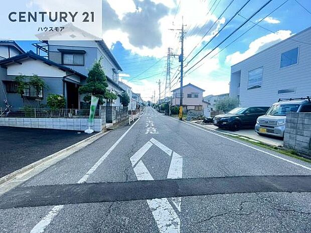 前面道路8.01m!車庫入れが苦手な方も安心ですね。