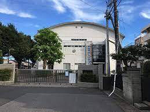 松戸市立第四中学校まで880m