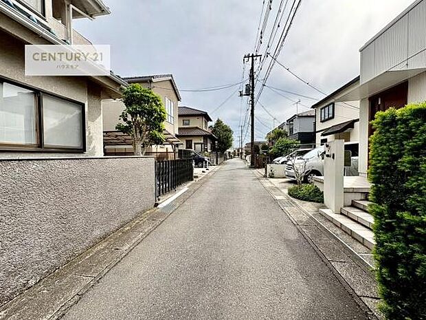 前面道路は4m!陽当り良好な立地です。
