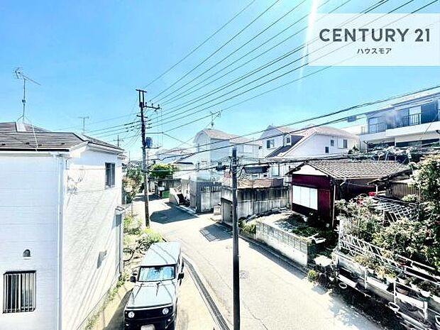 晴れた日には青い空を見渡せる開放的な時間を楽しめます。気持ちの良い風が通り抜ける街並みです!