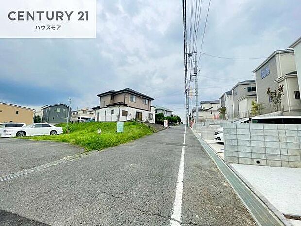 前面道路6m!車庫入れが苦手な方も安心ですね。