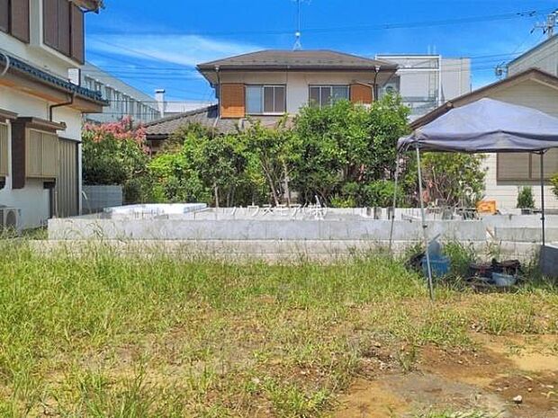 駐車スペースは2台分あります!セカンドカーはもちろん、バイクや自転車なども置き場所に困りません。