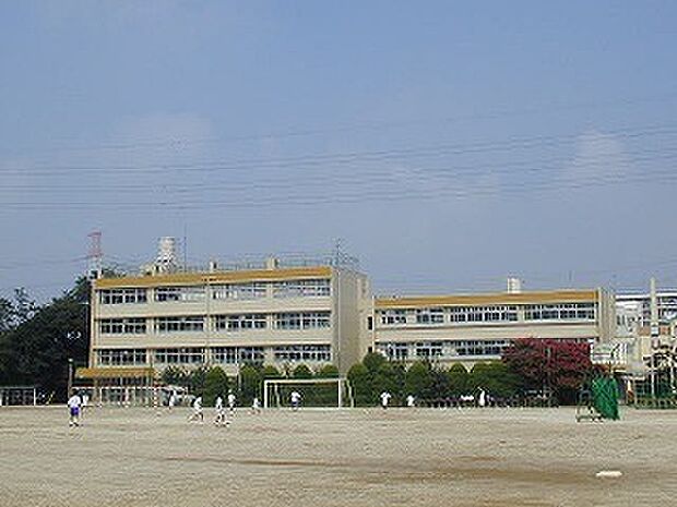 柏市立富勢中学校まで2500m