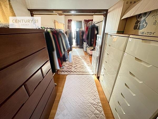 洋室は子供部屋や寝室、衣裳部屋など色々と用途多彩に利用できますね。