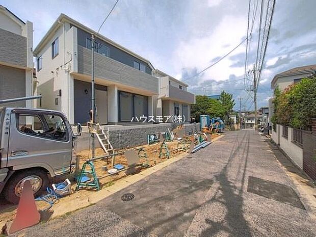 前面道路は4.5ｍ！陽当り良好な立地です。車庫入れが苦手な方も安心ですね。