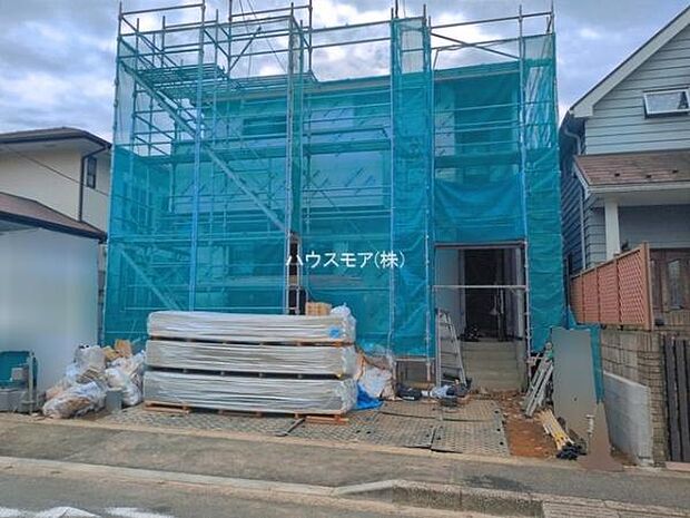 駐車スペースは2台分あります!セカンドカーはもちろん、バイクや自転車なども置き場所に困りません。