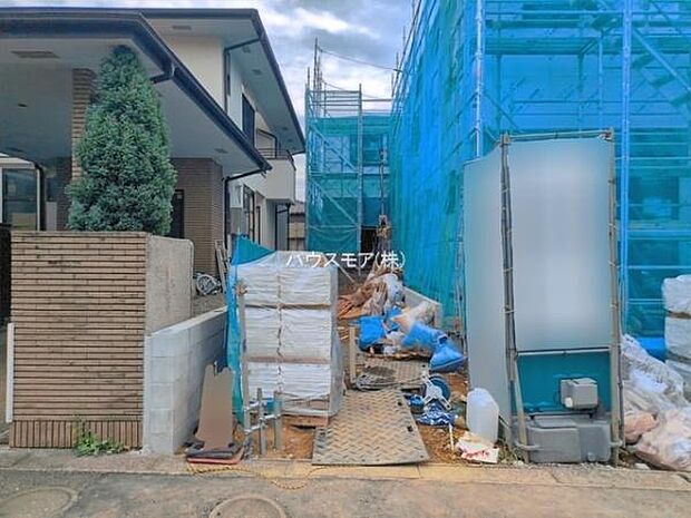駐車スペースは2台分あります!セカンドカーはもちろん、バイクや自転車なども置き場所に困りません。