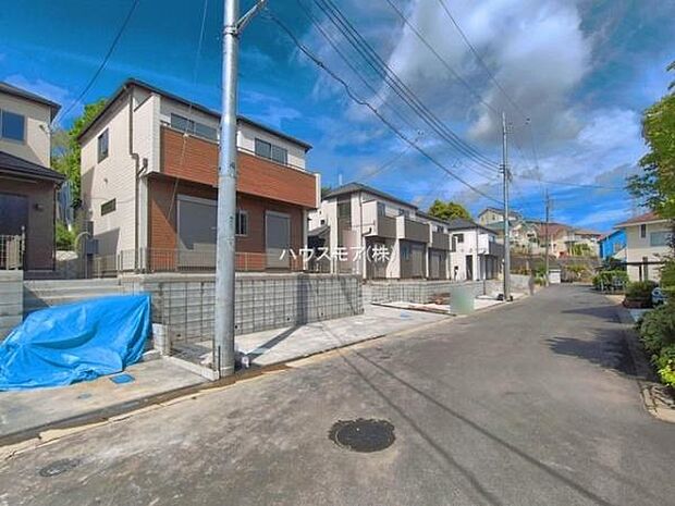 前面道路6m!陽当り良好な立地です。車庫入れが苦手な方も安心ですね。