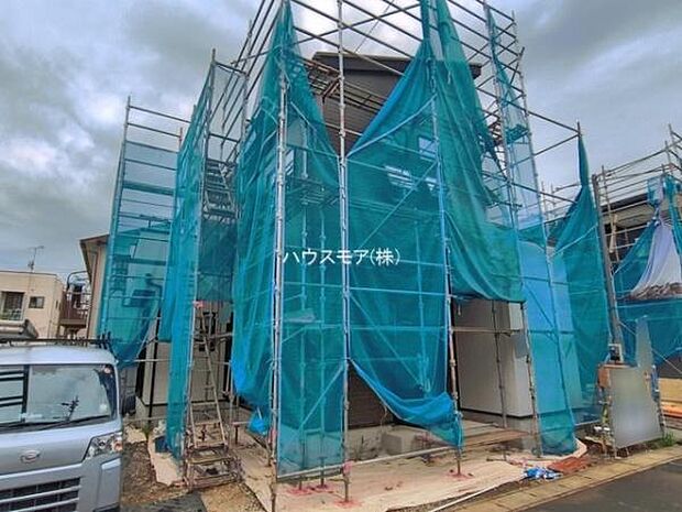 駐車スペースは2台分あります！セカンドカーはもちろん、バイクや自転車なども置き場所に困りません。