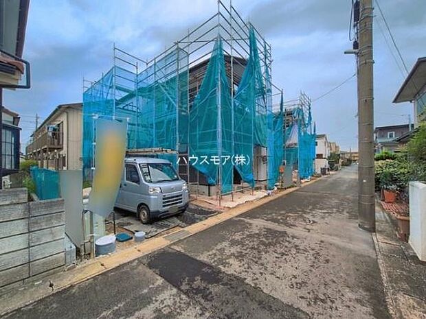 前面道路4.2ｍ！陽当り良好な立地です。車庫入れが苦手な方も安心ですね。