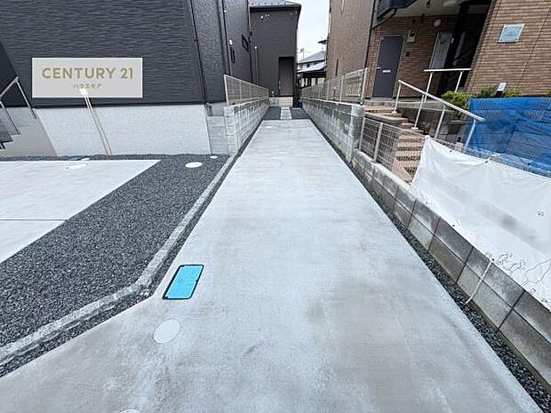 カースペース2台駐車可能。毎日の通勤やお買い物に便利で、来客時にもゆとりをもってお使いいただけます。