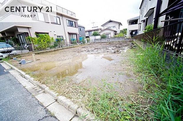 駐車スペースは2台分あります！セカンドカーはもちろん、バイクや自転車なども置き場所に困りません。