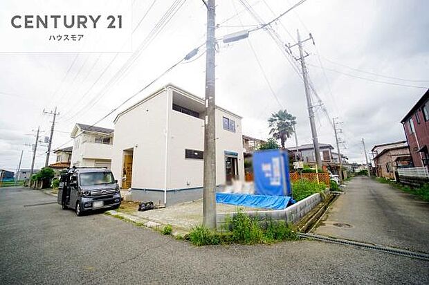 前面道路は3.91m×4.84m!陽当り良好な立地です。車庫入れが苦手な方も安心ですね。