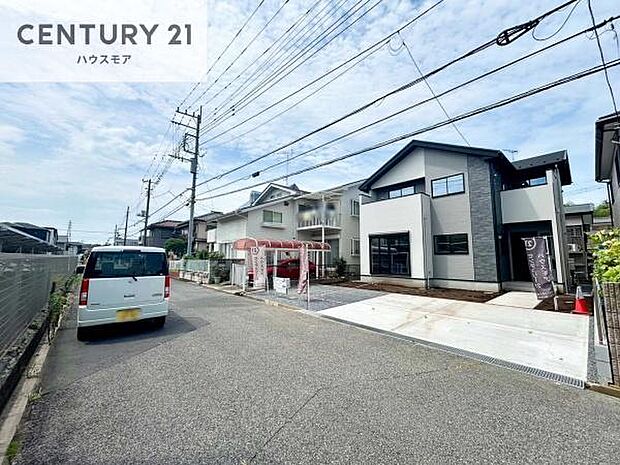 前面道路5.9m!陽当り良好な立地です。車庫入れが苦手な方も安心ですね。【現地販売会開催中】