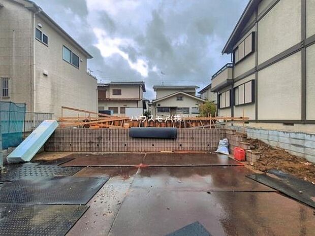 駐車スペースは2台分あります!セカンドカーはもちろん、バイクや自転車なども置き場所に困りません。