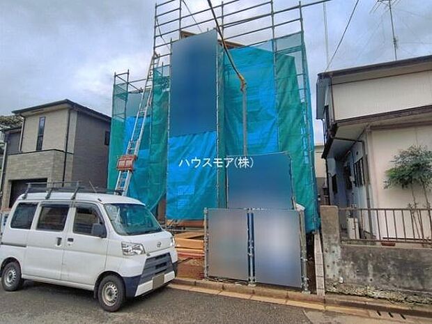 駐車スペースは2台分あります!セカンドカーはもちろん、バイクや自転車なども置き場所に困りません。