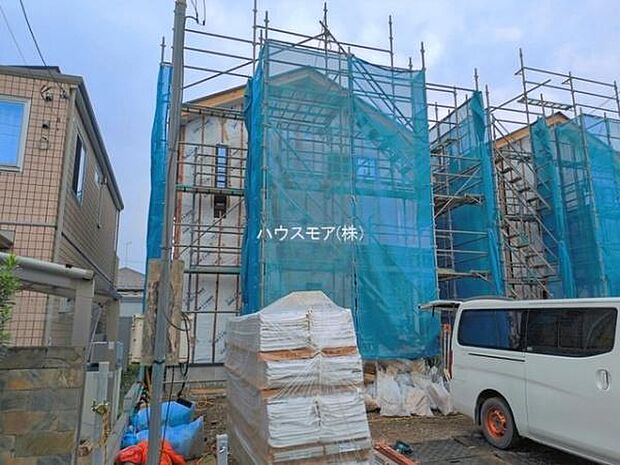 駐車スペースは2台分あります!セカンドカーはもちろん、バイクや自転車なども置き場所に困りません。
