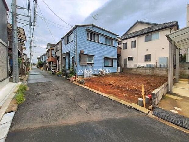 前面道路は4m車庫入れが苦手な方も安心ですね。