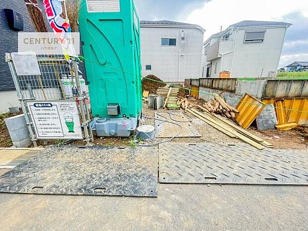 カースペース付きなのでマイカーをお持ちの方も安心ですね！ぜひ現地にてお確かめくださいませ！