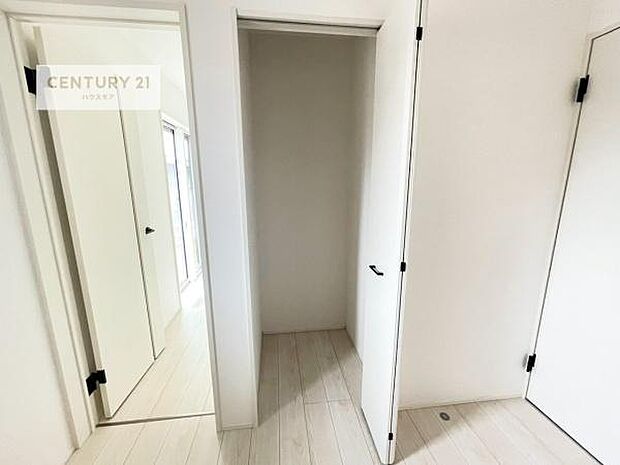 住空間をすっきり使うためには必須ポイントの収納スペースですよね。是非現地でご確認ください！
